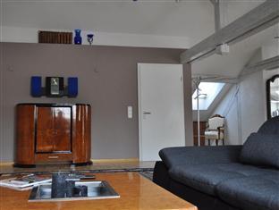 Du Russel Apartment
